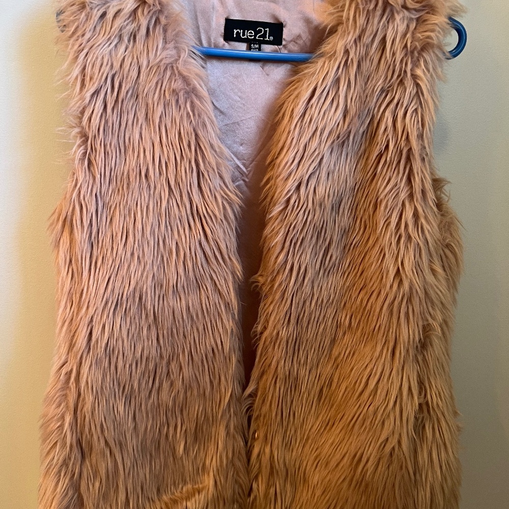 Rue 21  Blush Fur Vest size S/M